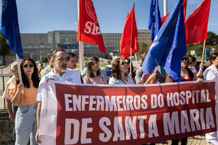 Les infirmières se mettent en grève à l’hôpital Santa Maria de Lisbonne : opérations annulées