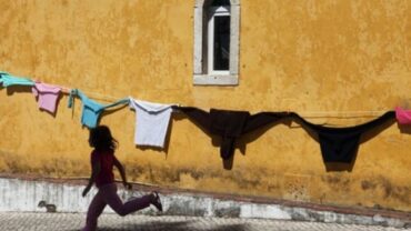 Plus de 2 000 enfants réfugiés non accompagnés entrent dans les institutions portugaises en 2022