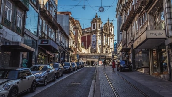Porto commence à « nettoyer les rues » avec de l’eau recyclée
