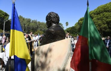 Ukraine : la chaîne humaine pour la paix se forme à Lisbonne